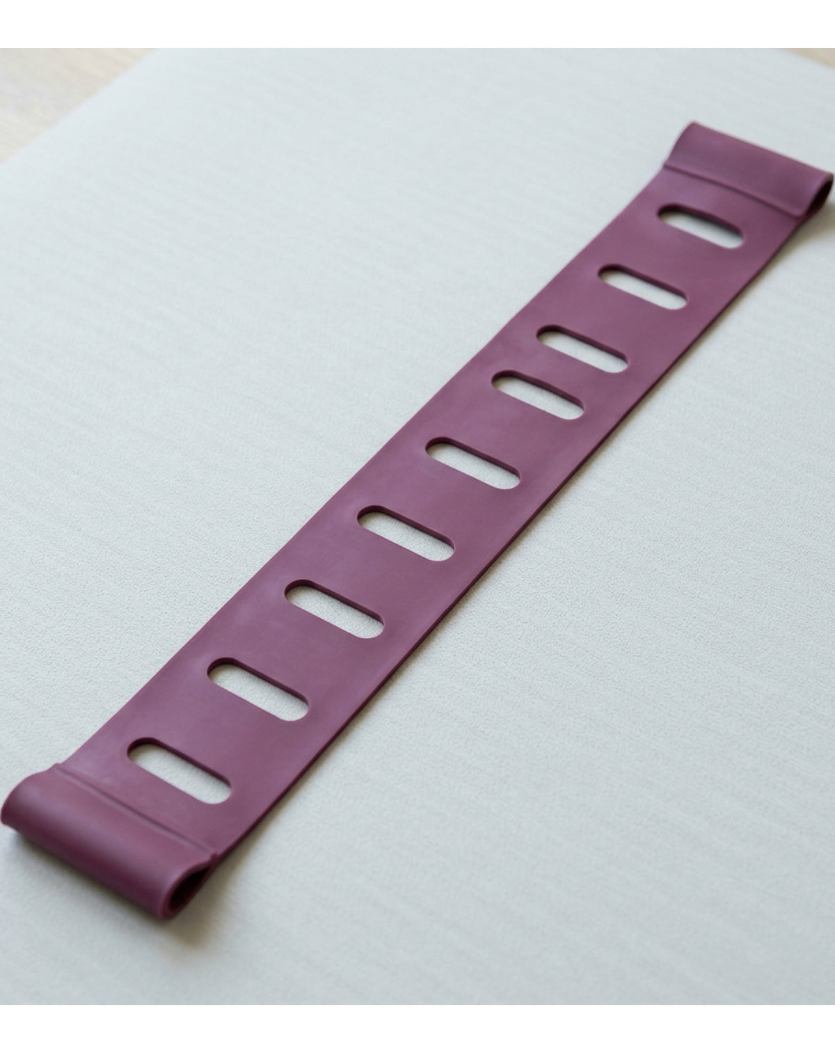 Fnvpt Eight-Slot Flat Latex Stretch Band 150 cm Plum - Lifestyle view